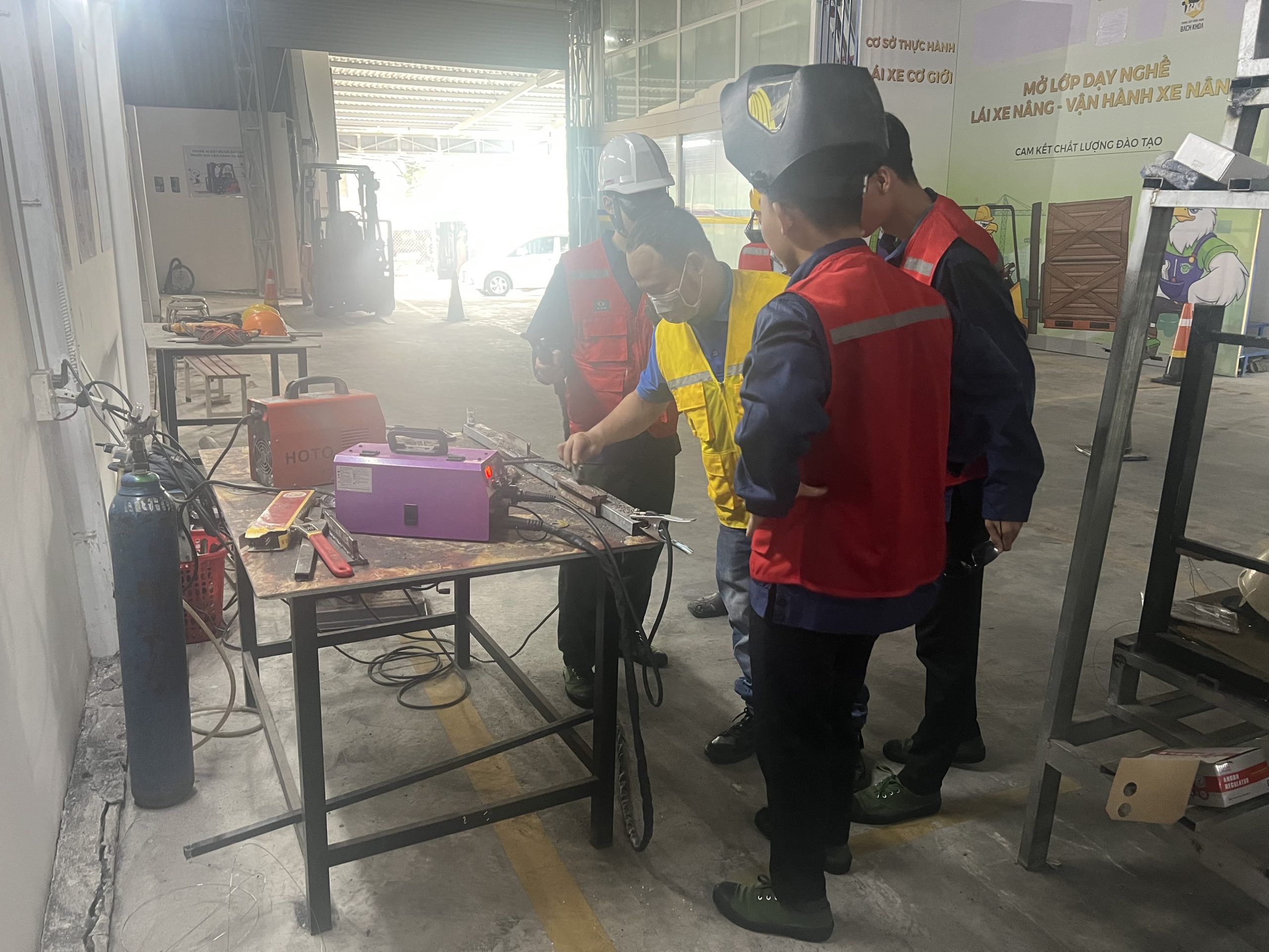 Cấp Chứng Chỉ Nghề Hàn-Hàn Điện-Hàn Hơi-Hàn 3G, 6G Tại Tp HCM - Trung Tâm Đào Tạo RDC