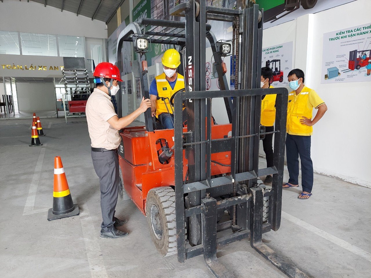 Học lái xe nâng tại TPHCM năm 2024 5 Học lái xe nâng tại TPHCM năm 2024